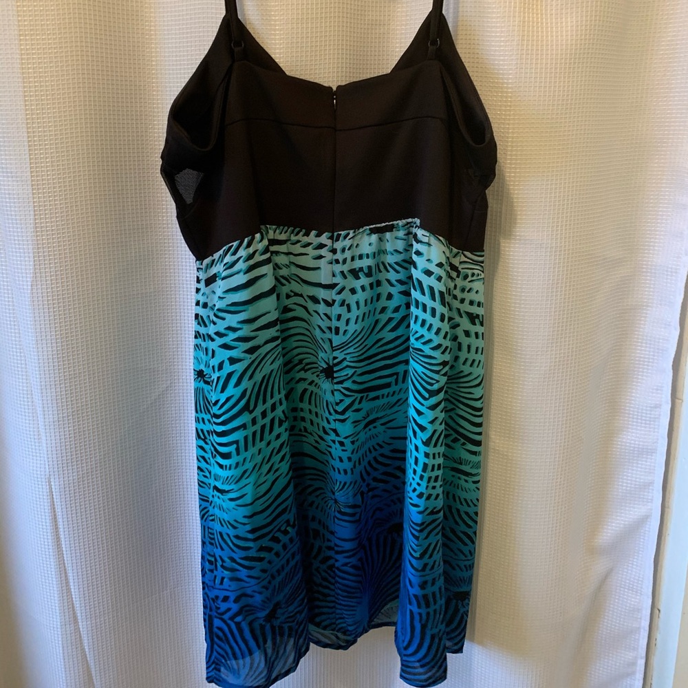 Dress - Picture 2 of 4